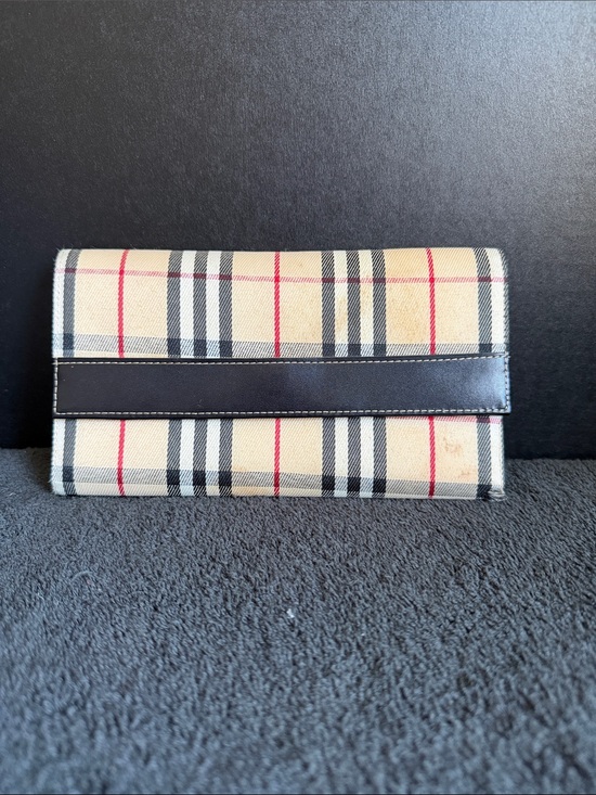 Burberry Handbags - Burberry long continental wallet